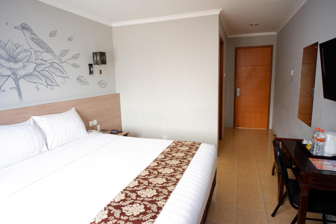 Front One Yogyakarta Guest house Maguwo