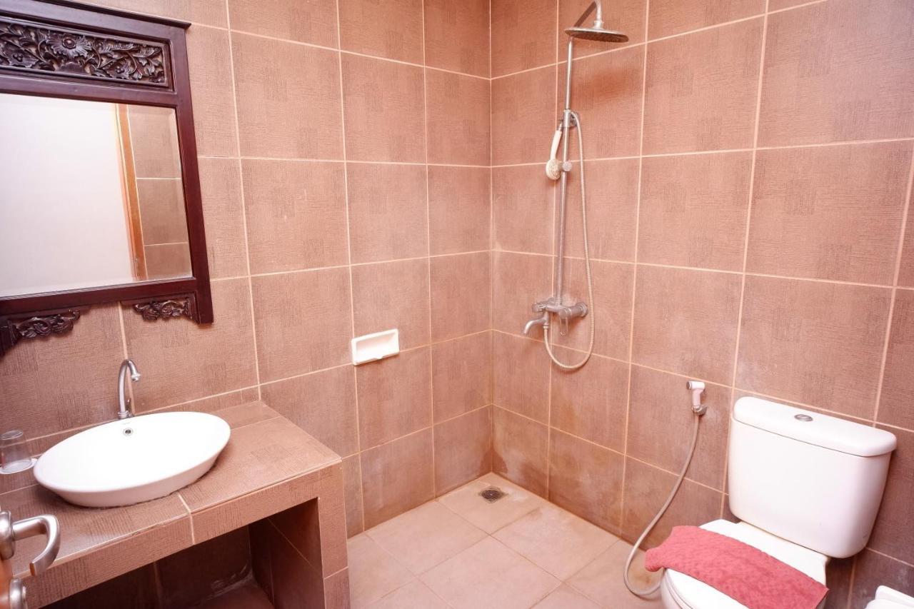 Front One Yogyakarta Guest house Maguwo
