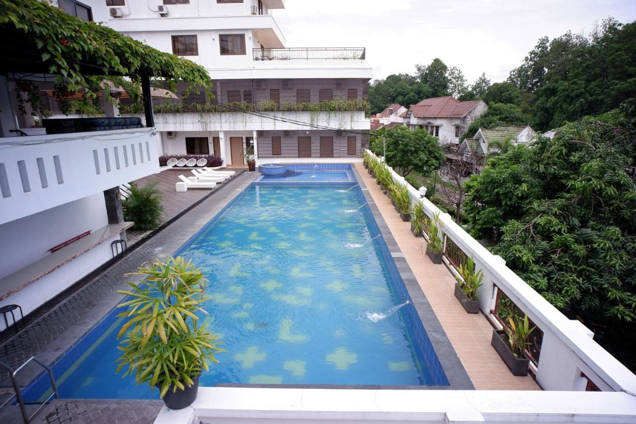 Guest house Front One Yogyakarta 3*