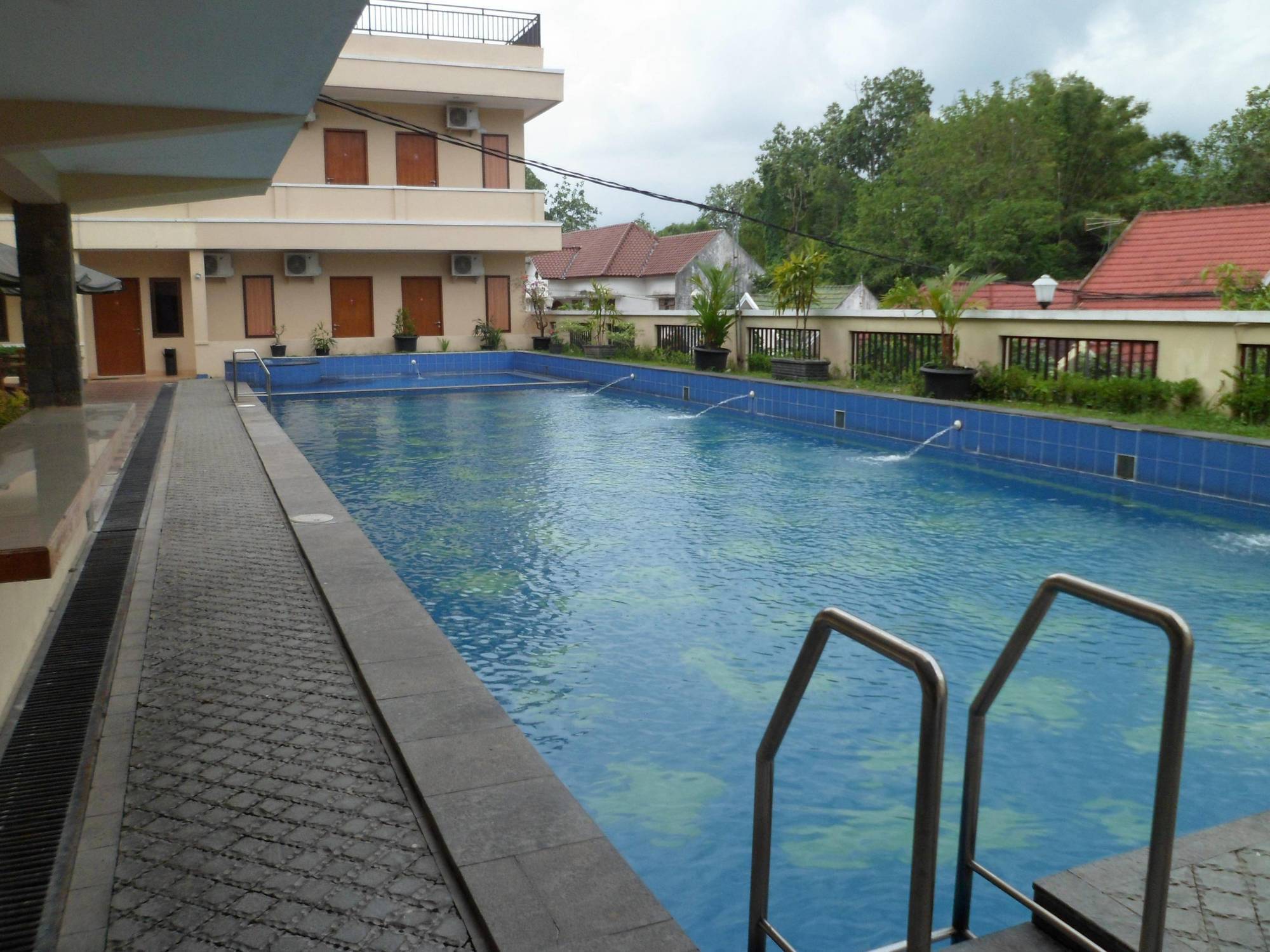 Front One Yogyakarta 3*