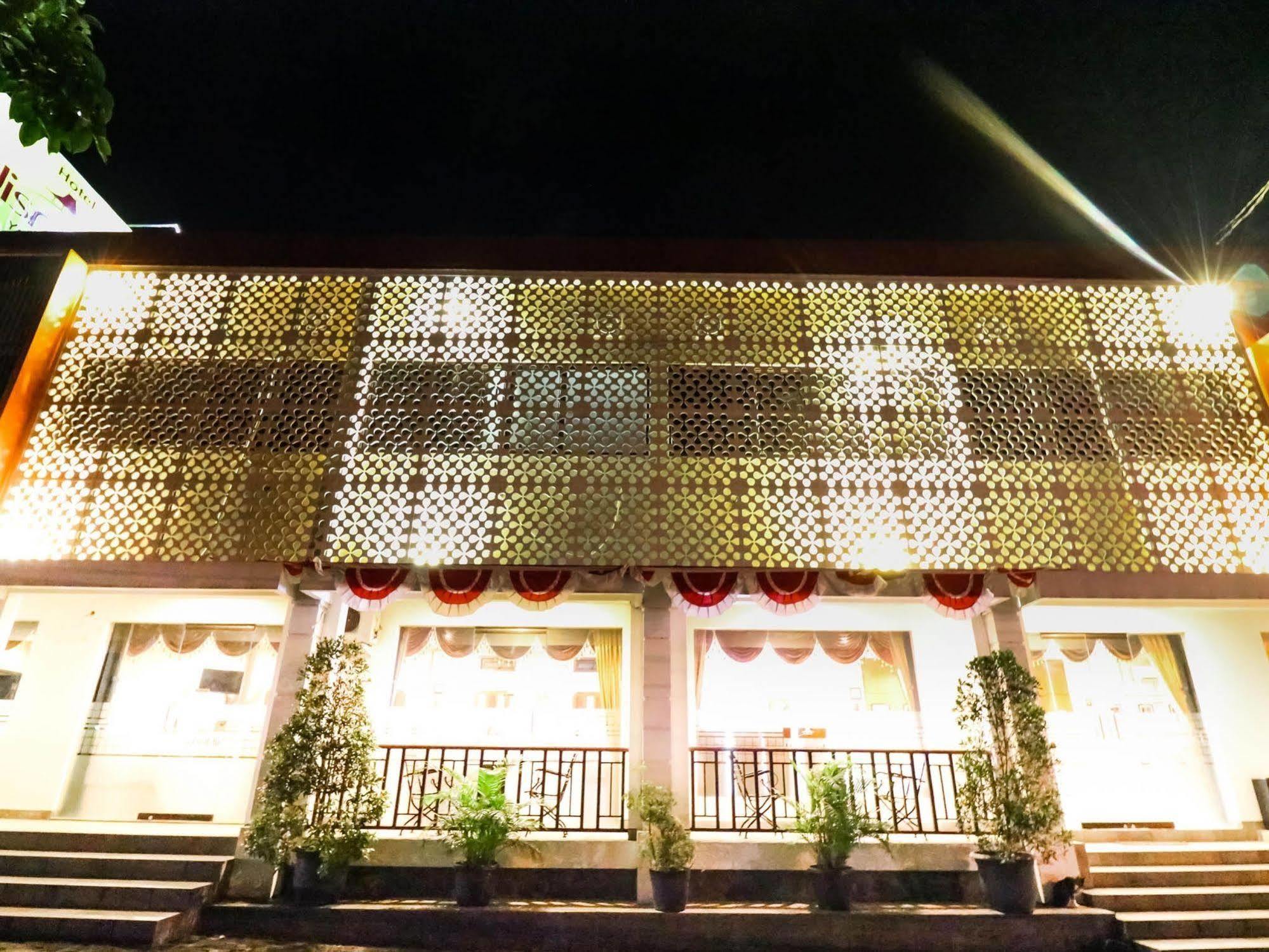 Guest house Front One Yogyakarta 3*