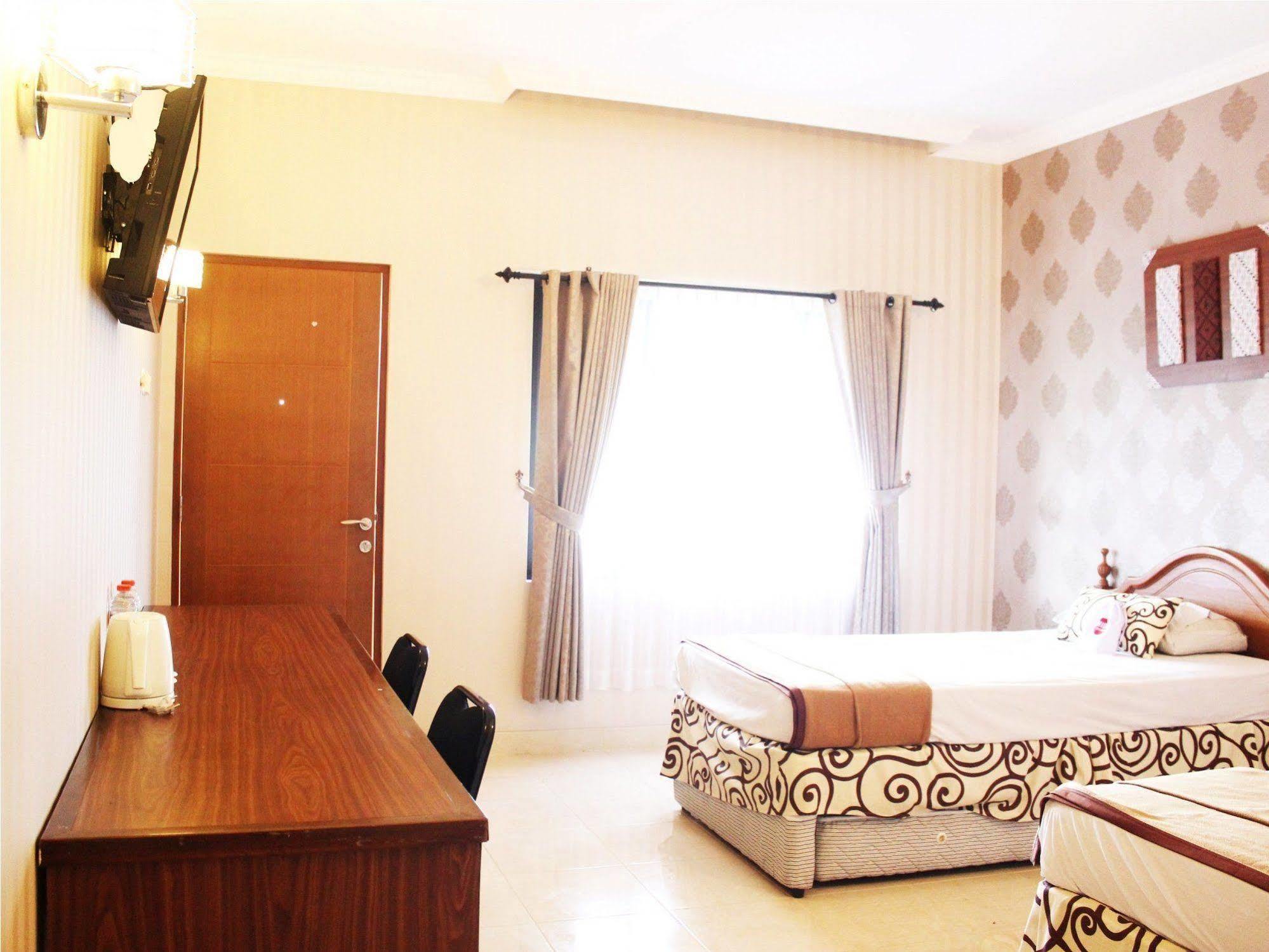 Front One Yogyakarta Guest house