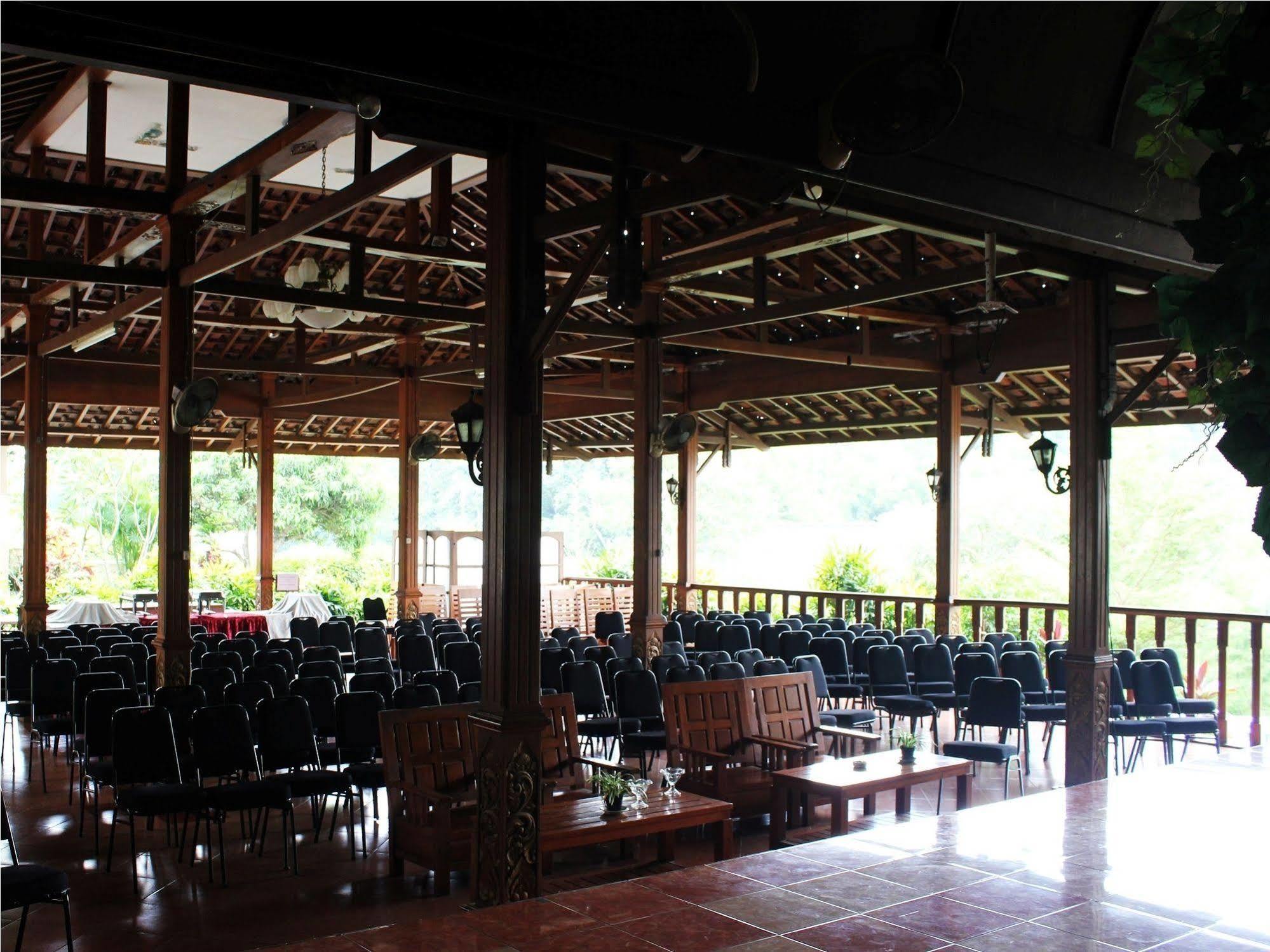 Guest house Front One Yogyakarta 3*