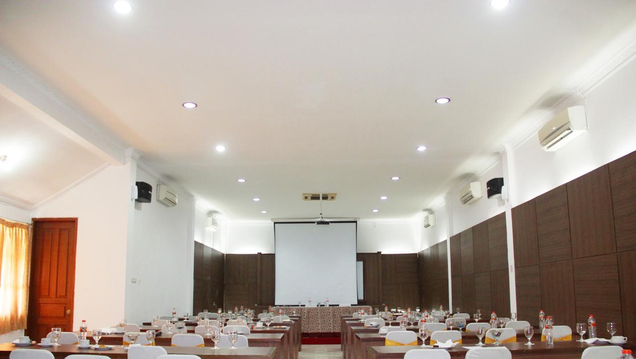 Front One Yogyakarta Guest house