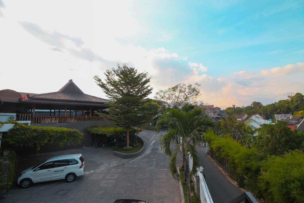 Front One Yogyakarta Guest house 3*