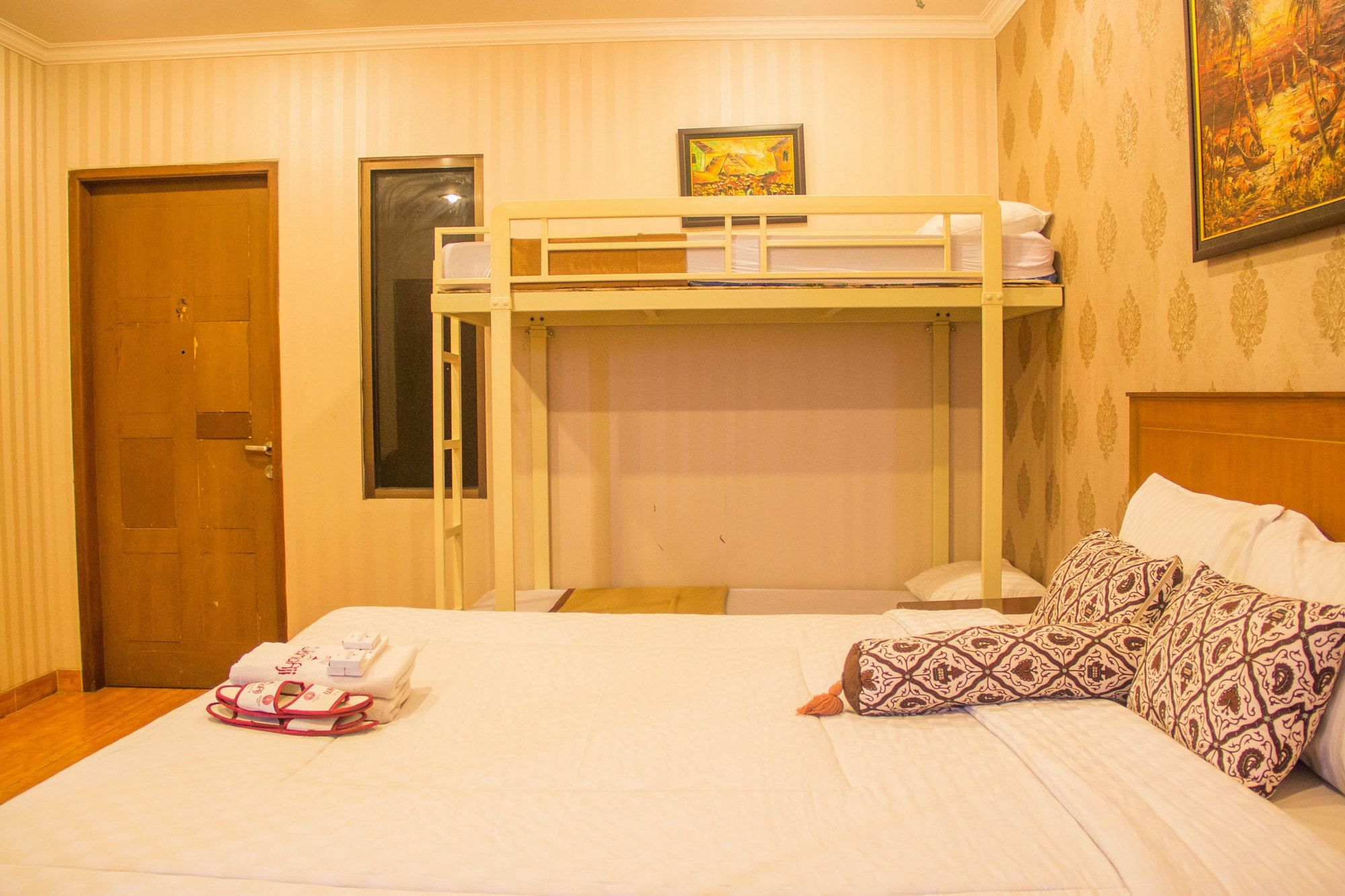 Front One Yogyakarta Guest house