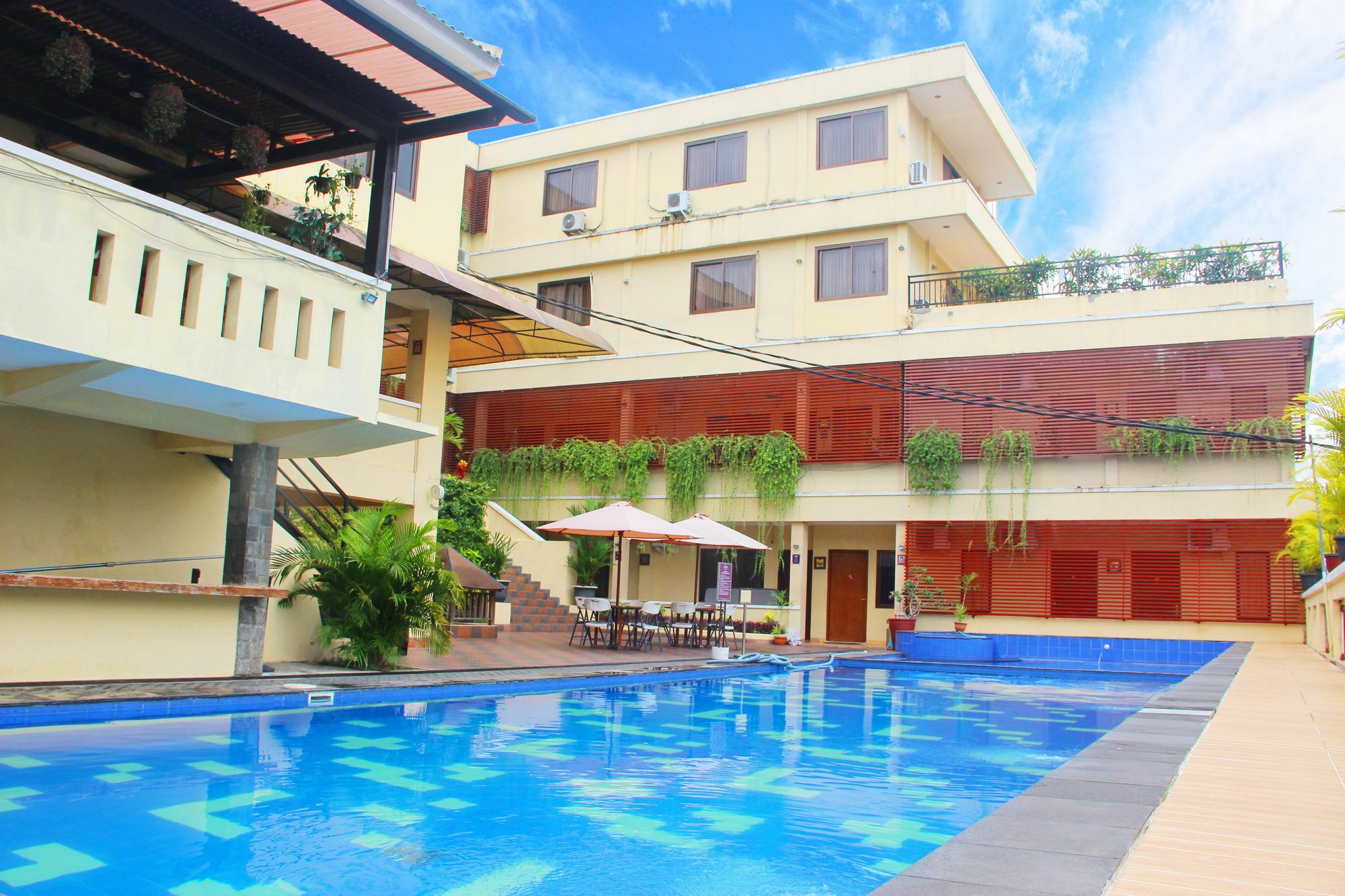 Front One Yogyakarta 3*