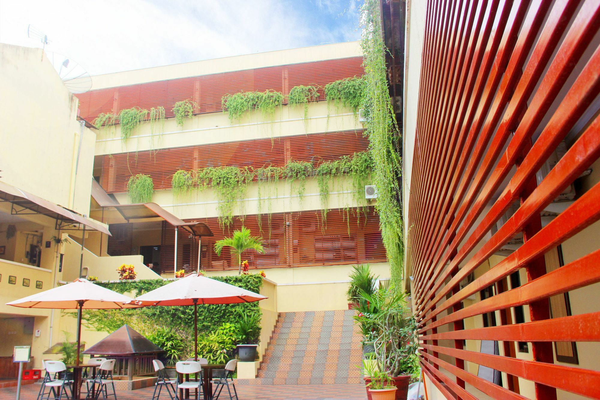 Front One Yogyakarta Guest house 3*